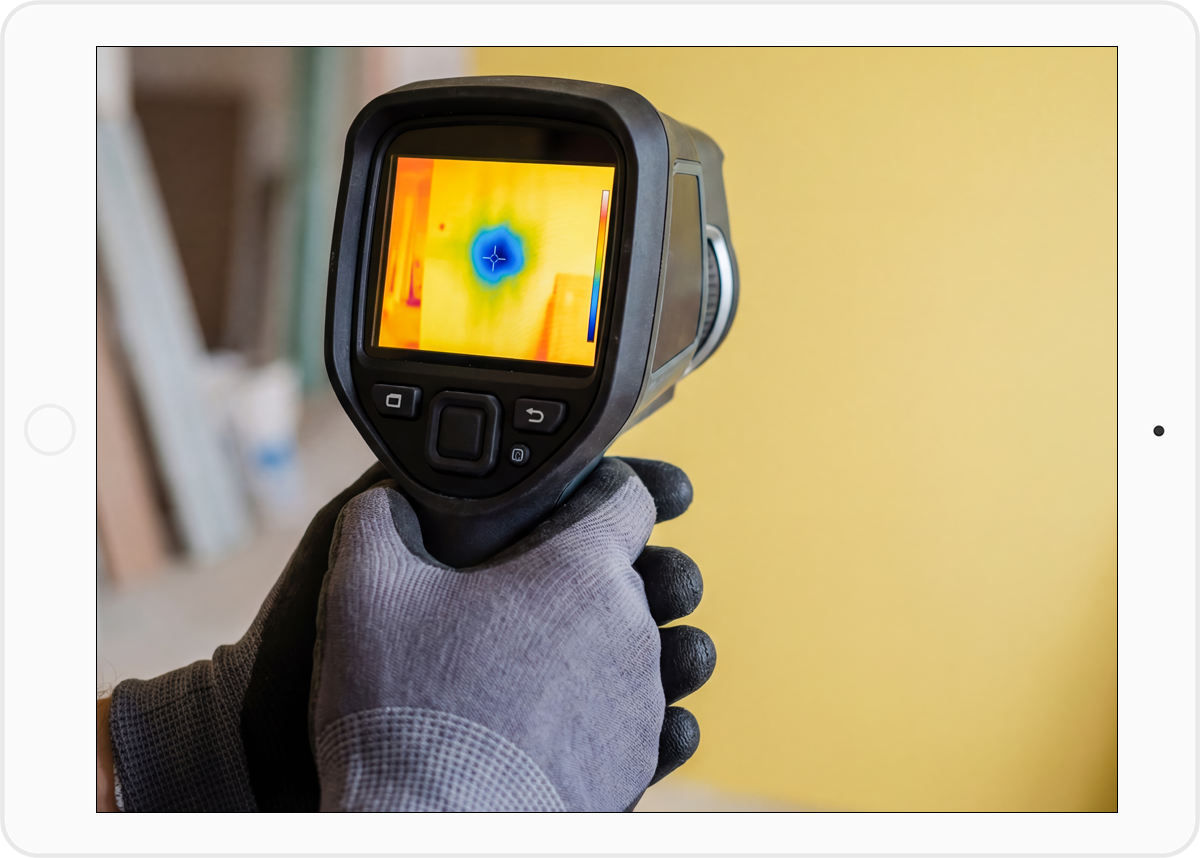 Analyse d'un bâtiment à l'aide d'une caméra thermique pour détecter les déperditions de chaleur